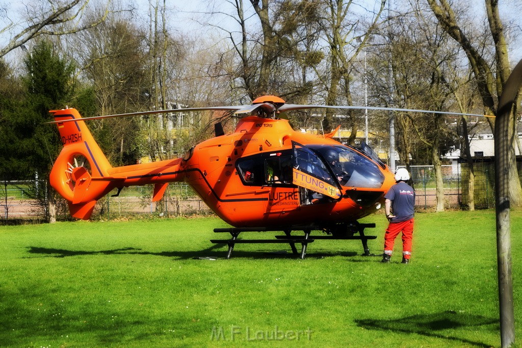 Einsatz Christoph 3 Koeln Vingst Oranienstr Landung Passauerstr P07.JPG - Miklos Laubert